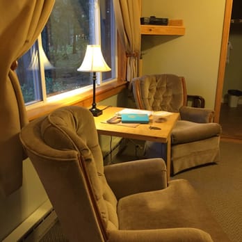 Acadia Cottages - cozy sitting area and table inside cabin #1 - Hotels Near Me - Southwest Harbor, Maine Acadia Cottages - cozy sitting area and table inside cabin #1 - Hotels Near Me - Southwest Harbor, Maine