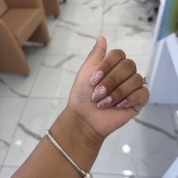 Lake Elsinore Nails - Round nails - Nail Salons Near Me - Lake Elsinore, California