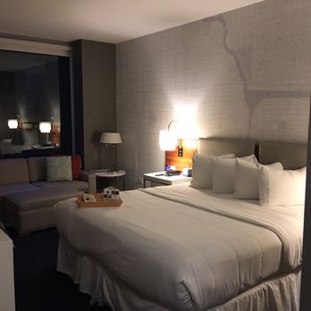 Kinzie Hotel - King bed - Hotels Near Me - Chicago, Illinois