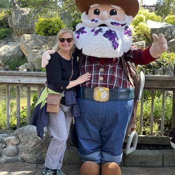 Ghost Town Grill - Our pal WHITTLE got some Boysenberry pie on his beard - American Near Me - Buena Park, California Ghost Town Grill - Our pal WHITTLE got some Boysenberry pie on his beard - American Near Me - Buena Park, California
