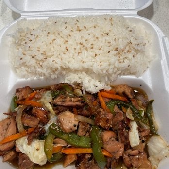 Hamachi Sushi - chicken teriyaki: large portion; veggies were good; chicken was dry and chewy - Sushi Bars Near Me - Cathedral City, California