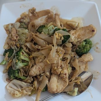 Thai Plate - Pad see yew - okish nothing great - Thai Near Me - Jackson, Wyoming Thai Plate - Pad see yew - okish nothing great - Thai Near Me - Jackson, Wyoming