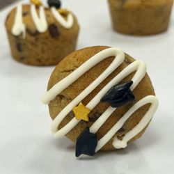 Tasty Cookies - Mini chocolate chips cookies with graduation sprinkles