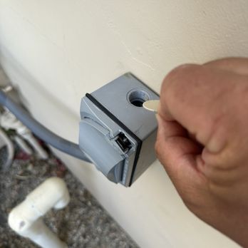 Maui Pool Service - Light gfi box with incorrect cover/plug. Used piece of loose metal - Swimming Pools Near Me Maui Pool Service - Light gfi box with incorrect cover/plug. Used piece of loose metal - Swimming Pools Near Me