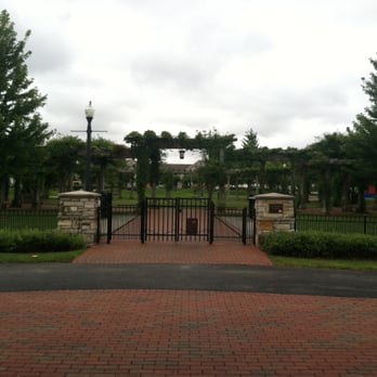 Little Bear Garden Park - Parks Near Me - Glenview, Illinois