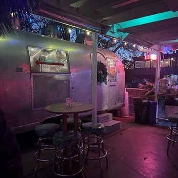 Pool Burger - outdoor bar - Tiki Bars Near Me - Austin, Texas