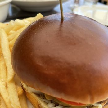 Geoffrey's Malibu - Hamburger - Seafood Near Me - Malibu, California