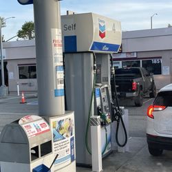 Chevron - 04/16/2025 woman on duty 7:am bad staff to serve