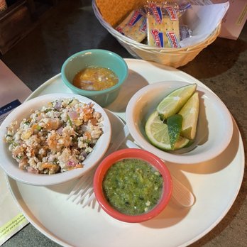 Las islas VIP - Ceviche con tostadas y galletas saladas - Seafood Near Me - Franklin Park, Illinois