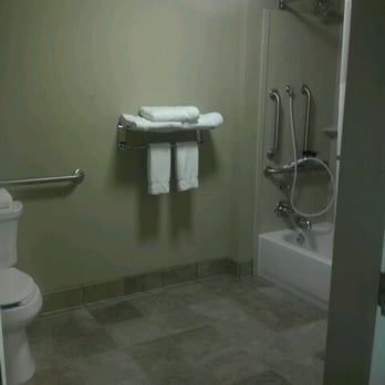 Holiday Inn Express & Suites Williston - Few rooms for ppl with disabilities. I'm not but all rooms sold out. The room is spacious but can't compare to others here. - Hotels Near Me - Williston, North Dakota