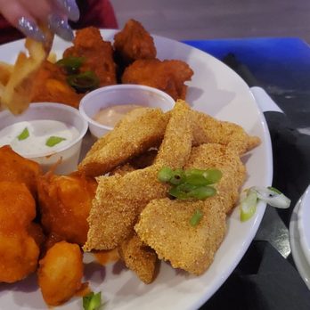West Side Oasis - Appetizer Sampler Platter Deliciousness. - Sports Bars Near Me - Las Vegas, Nevada West Side Oasis - Appetizer Sampler Platter Deliciousness. - Sports Bars Near Me - Las Vegas, Nevada