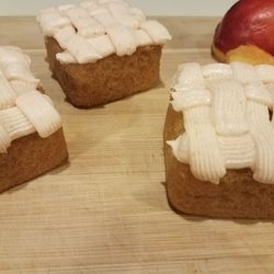 Berries and Flour - Vanilla (vegan) cakes with fresh peach frosting