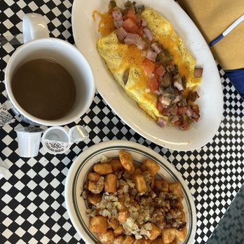 State Line Restaurant - Omelette and with home fries - Breakfast & Brunch Near Me - Greendale, Indiana State Line Restaurant - Omelette and with home fries - Breakfast & Brunch Near Me - Greendale, Indiana