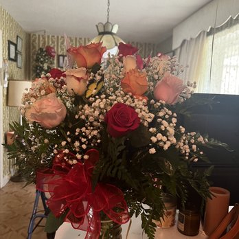 Henderson Florist & Gift Shoppe - Floral Arrangement - Florists Near Me - Henderson, North Carolina Henderson Florist & Gift Shoppe - Floral Arrangement - Florists Near Me - Henderson, North Carolina