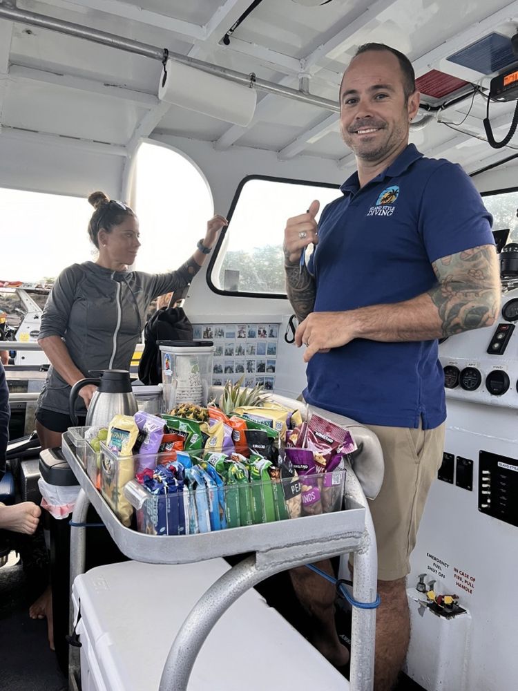 Island Style Diving Logo