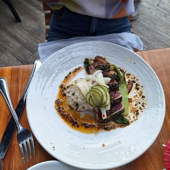 Duke's La Jolla - Seared Ahi Tuna with mushrooms and white rice - New American Near Me - La Jolla, California