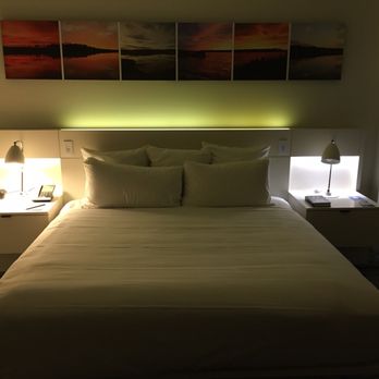 21c Museum Hotel Lexington - King room - Hotels Near Me - Lexington, Kentucky 21c Museum Hotel Lexington - King room - Hotels Near Me - Lexington, Kentucky