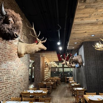 Kooky Canuck - Seating - New American Near Me - Memphis, Tennessee