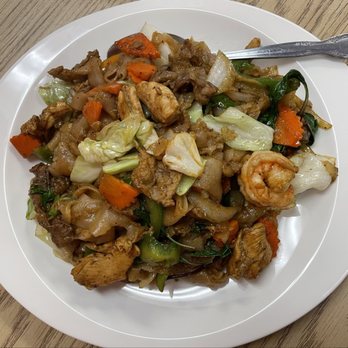 River 9 Thai - Combination Pad kee mao "drunken noodles" - Thai Near Me - Las Vegas, Nevada