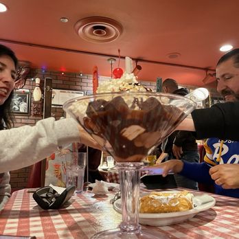 Buca di Beppo Italian Restaurant - Brownie Sundae - Italian Near Me - Brea, California Buca di Beppo Italian Restaurant - Brownie Sundae - Italian Near Me - Brea, California