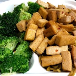 Yakisoba and broccoli with tofu ($10) Yakisoba and broccoli with tofu ($10)