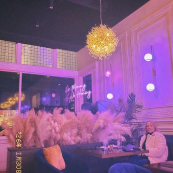 Beehive - ambience - Cocktail Bars Near Me - Dallas, Texas Beehive - ambience - Cocktail Bars Near Me - Dallas, Texas