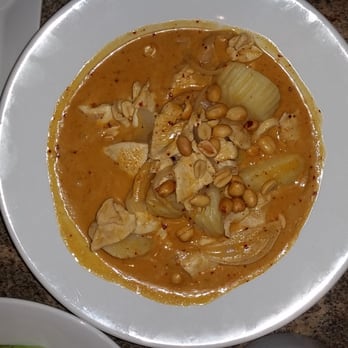 Bahn Thai - Gaeng Mussamun w/chicken (peanut curry sauce, somewhat bland...needs lots of heat) - Thai Near Me - Charlotte, North Carolina