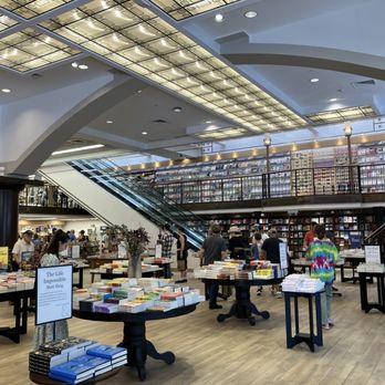 BARNES AND NOBLE - Updated August 2025 - 181 Photos & 116