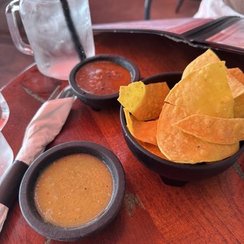 Amelias Mexican Kitchen - Chips and salsa - Mexican Near Me - Tucson, Arizona