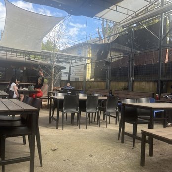 Brasil - Outdoor courtyard - Breakfast & Brunch Near Me - Houston, Texas Brasil - Outdoor courtyard - Breakfast & Brunch Near Me - Houston, Texas