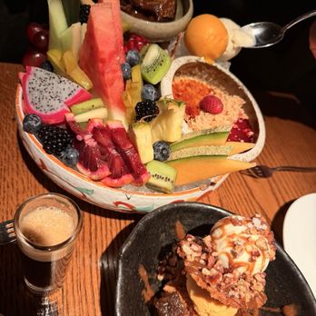Zuma - Dessert platter an pecan sundae - Japanese Near Me - Las Vegas, Nevada Zuma - Dessert platter an pecan sundae - Japanese Near Me - Las Vegas, Nevada