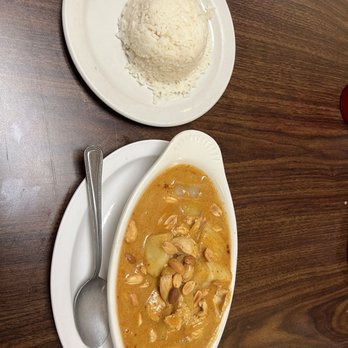 Two Sisters - Thai Near Me - Walworth, Wisconsin