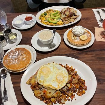 Rusty Pelican Cafe - Pancakes, skillet plate, white sausage gravy - Desserts Near Me - Mill Creek, Washington