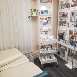 Luxe Beauty and Wellness Spa - Treatment room at Luxe Beauty Mississauga for advanced medical spa treatments including laser, skin rejuvenation and skin care programs.
