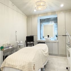 The Brows Boutique - Luxurious and meticulously clean treatment rooms at the Brows Boutique in Houston