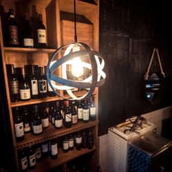Giorg Cucina e Barra - Wine rack and pasta machine