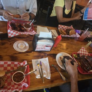 B.B.'s Lawnside BBQ - Barbeque Near Me - Kansas City, Missouri