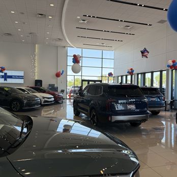 Horne Kia - New Vehicle showroom. - Car Dealers Near Me - Gilbert, Arizona