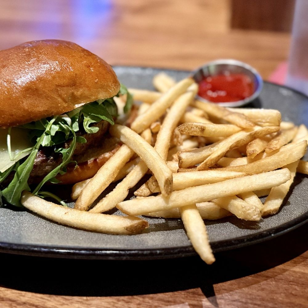 Tavern in the Square - Smokehouse burger - Sports Bars Near Me - Salem, New Hampshire Tavern in the Square - Smokehouse burger - Sports Bars Near Me - Salem, New Hampshire