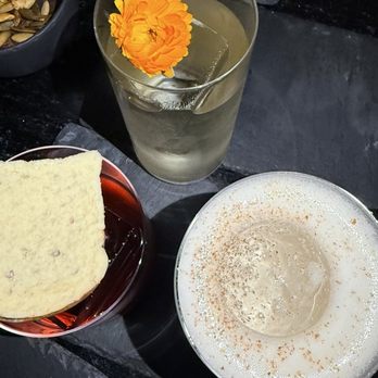 HandShake - Clockwise- guava jazmin, coconut fig negroni, peanut butter & jelly - Bars Near Me - Ciudad de México, DIF HandShake - Clockwise- guava jazmin, coconut fig negroni, peanut butter & jelly - Bars Near Me - Ciudad de México, DIF