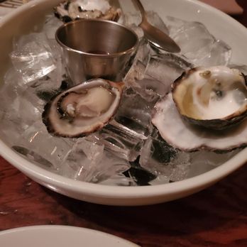 The Raymond 1886 - Oyster, delicious. Worth it! COMES with 6. Jus lemon will due. - New American Near Me - Pasadena, California
