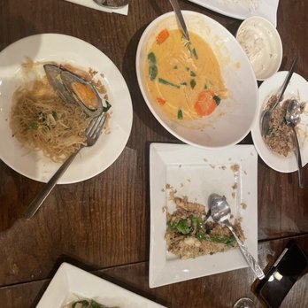 C'est Bien Thai - Red Curry, Pad Woonsen Noodle + seafood, Basil Fried Rice + chicken - Thai Near Me - Chicago, Illinois