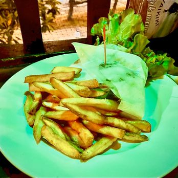 Lulu's Waikiki - Lettuce bun cheesburger - Burgers Near Me - Honolulu, Hawaii
