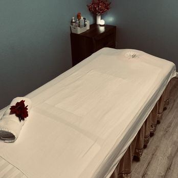 Xinlongda Spa - Typical single massage room, clean, neat, professional - Massage Near Me - Chico, California