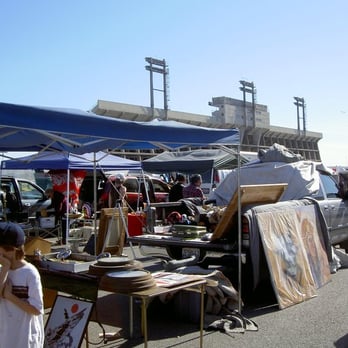 Veteran's Memorial Stadium - Veteran's Stadium Flea Market - Stadiums & Arenas Near Me - Long Beach, California