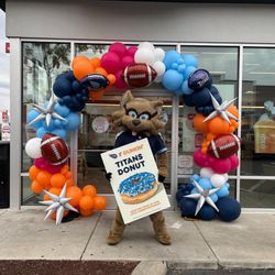 Franklin Celebrations - Organic 10ft, free-standing arch! GO TITANS!