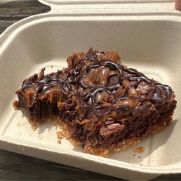 Salted Carmel brownie with pretzel crust