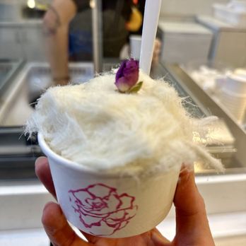 Kinrose Creamery - Single Scoop Sour Cherry & Fairy Floss - Ice Cream & Frozen Yogurt Near Me - Pasadena, California