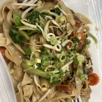 Lucky’s - Medium #13 Mekatung with beef - Thai Near Me - Elkhart, Indiana Lucky’s - Medium #13 Mekatung with beef - Thai Near Me - Elkhart, Indiana