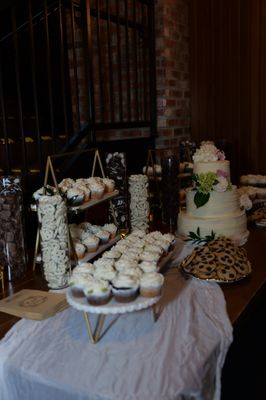 Madison K Cookies by null